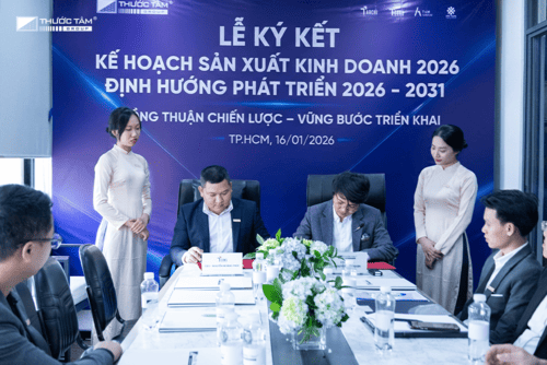 Lễ k&yacute; kết Kế hoạch sản xuất kinh doanh (SXKD) 2026 của Thước Tầm Group v&agrave; c&aacute;c c&ocirc;ng ty th&agrave;nh vi&ecirc;n.